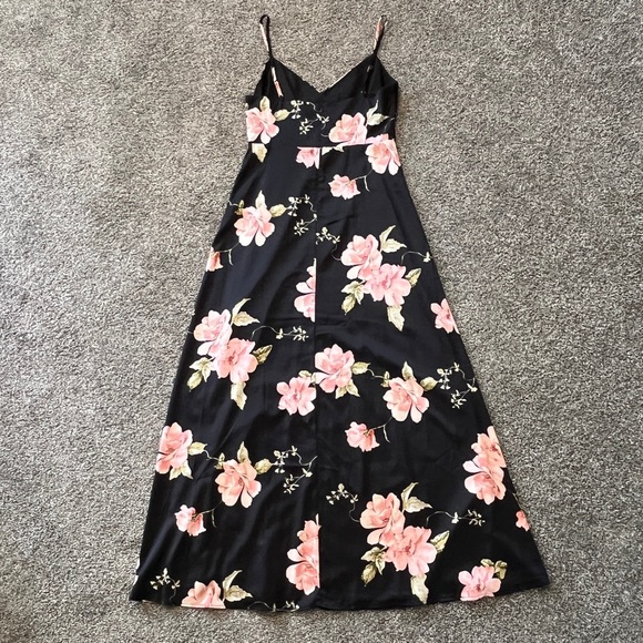 Lulu's Classic Black Floral Dress Size L - Picture 4 of 9